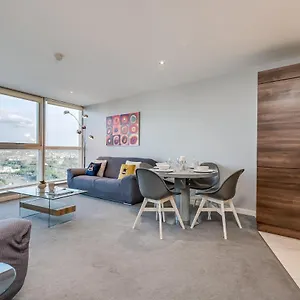 Entire With Sea View In Prime Location Apartment
