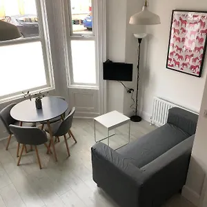 Wellesley Avenue, Queens Quarter Apartment